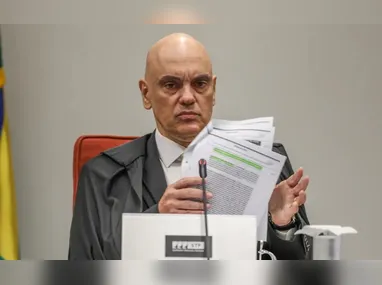 Imagem ilustrativa da imagem Eduardo aumenta ilícitos após tornozeleira em Bolsonaro, diz Moraes