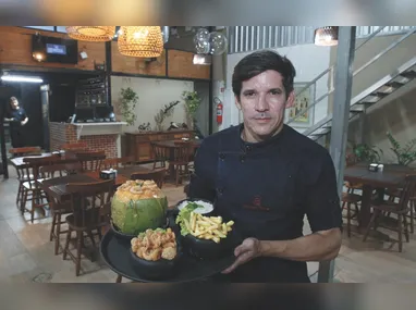 Sylvinho Blau Blau é uma das atrações do Festival de Inverno de Guarapari, que agita o fim de semana com shows, gastronomia e muita nostalgia no litoral capixaba.