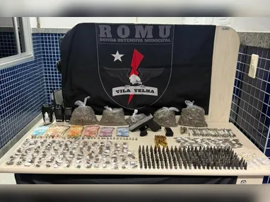 Após a ocorrência, foi constatado que o suspeito utilizou uma arma falsa.