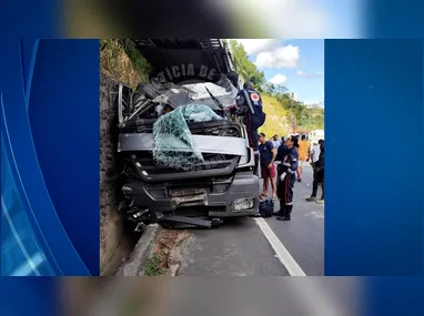 Imagem ilustrativa da imagem Homem morre em acidente envolvendo duas carretas em trecho da BR-101 no ES