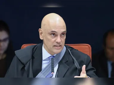 Imagem ilustrativa da imagem Moraes decide não prender Bolsonaro por descumprimento de cautelar