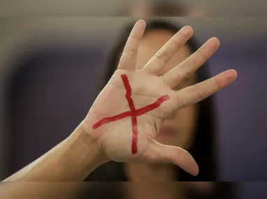 Imagem ilustrativa da imagem Mortes intencionais caem 5,4% no país em 2024; feminicídios sobem 19%
