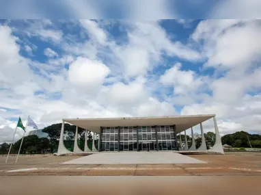 Imagem ilustrativa da imagem PM fecha praça dos Três Poderes após ordem de Moraes contra acampamentos