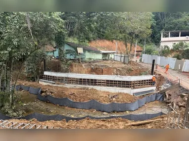 Mulher morreu ainda no local do acidente