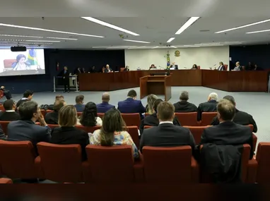 General Estevam Cals Theóphilo leu seu depoimento no começo do interrogatório