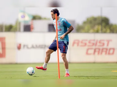 Imagem ilustrativa da imagem Volta de Pedro ao Flamengo é sem papo com Filipe e por rendimento em treino