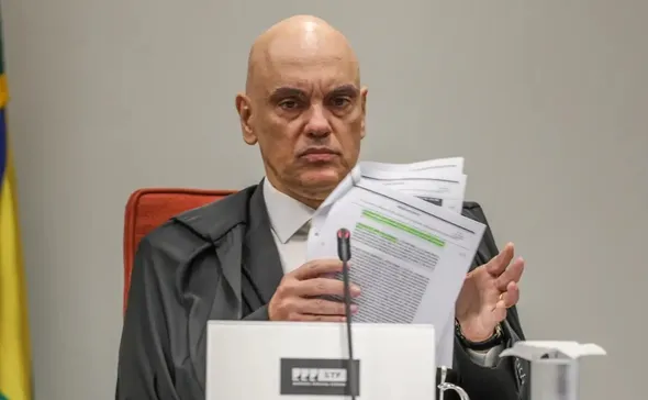 Imagem ilustrativa da imagem Eduardo aumenta ilícitos após tornozeleira em Bolsonaro, diz Moraes