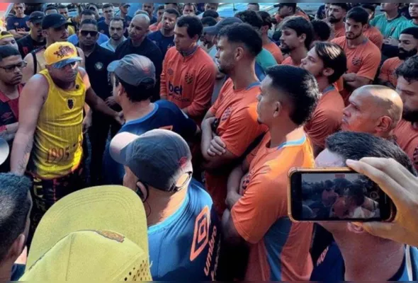 O encontro foi marcado por uma pressão intensa e um clima de desconforto entre os atletas