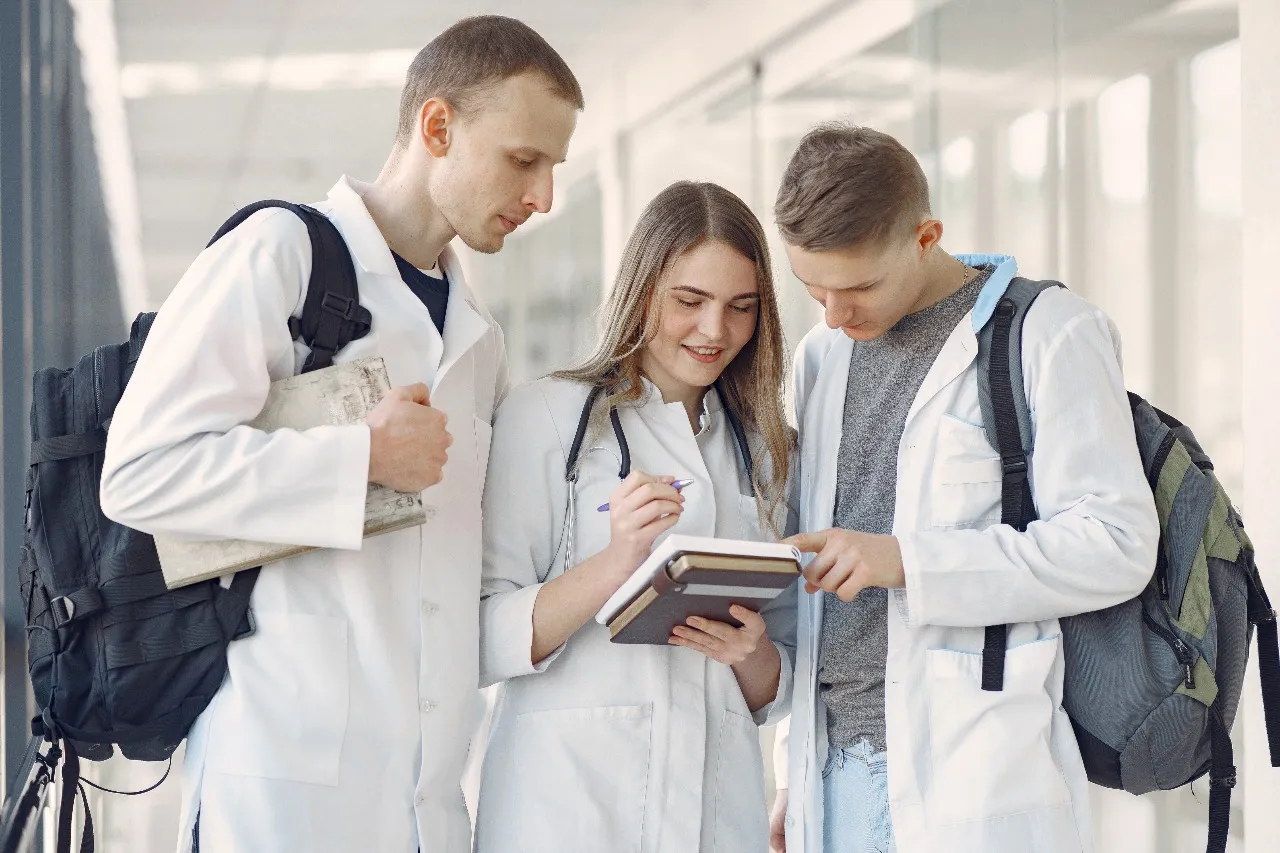 PARA SER psiquiatra, é preciso se graduar em Medicina e fazer residência médica ou pós-graduação específica