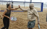 Imagem ilustrativa da imagem Tribuna Open de Beach Tennis: campeões superam a ventania