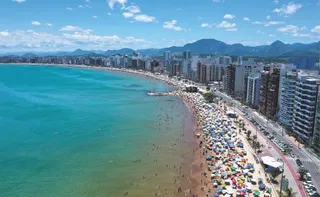 Imagem ilustrativa da imagem Como surgiu a paixão dos mineiros por Guarapari?