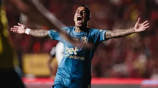 Imagem ilustrativa da imagem Sport quebra jejum e vence o Corinthians na Ilha do Retiro após dois gols anulados