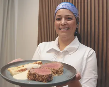 Imagem ilustrativa da imagem Aprenda a fazer uma receita de Rosbife e creme de alho-poró