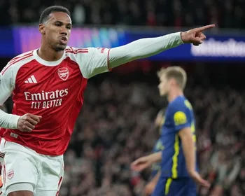 Imagem ilustrativa da imagem Brasileiros marcam na vitória do Arsenal sobre o Atlético de Madrid