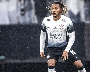 Imagem ilustrativa da imagem Genética ajuda, Carrillo volta ao Corinthians e isenta sintético por lesão