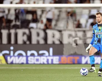 Imagem ilustrativa da imagem Goleiro do Botafogo, Neto passará por cirurgia e está fora da temporada