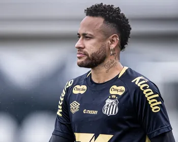 Imagem ilustrativa da imagem Neymar treina com bola e fica perto de voltar para ajudar o Santos no Brasileirão