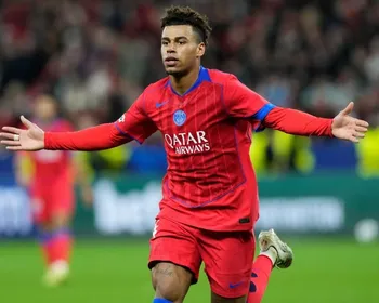 Imagem ilustrativa da imagem PSG faz 7 em passeio sobre Bayer Leverkusen na Alemanha e lidera Champions League