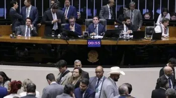 Imagem ilustrativa da imagem Câmara aprova PEC da blindagem e ressuscita voto secreto para proteger parlamentar