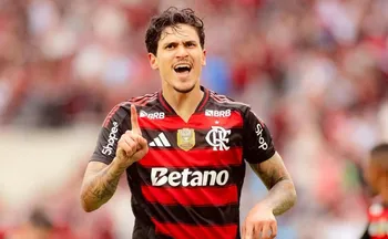 Imagem ilustrativa da imagem Com protagonismo de Pedro, Flamengo vence o Palmeiras e divide a liderança