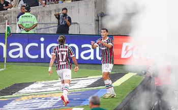 Imagem ilustrativa da imagem Fluminense supera Fortaleza com brilho de Serna e Fábio bate recorde de jogos