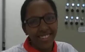 Imagem ilustrativa da imagem Funcionária vítima de vídeo racista no 1º dia de trabalho em farmácia é indenizada