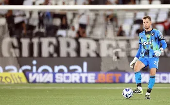 Imagem ilustrativa da imagem Goleiro do Botafogo, Neto passará por cirurgia e está fora da temporada