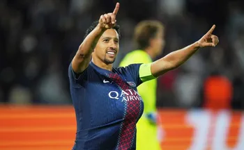 Imagem ilustrativa da imagem Marquinhos completa 12 anos da estreia no PSG com gol e campeão larga com goleada