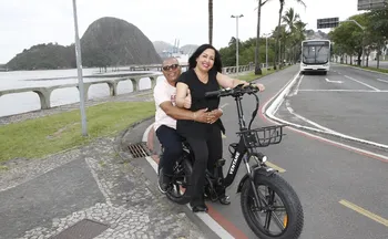 Imagem ilustrativa da imagem “Muita emoção”, diz ganhadora da bike elétrica