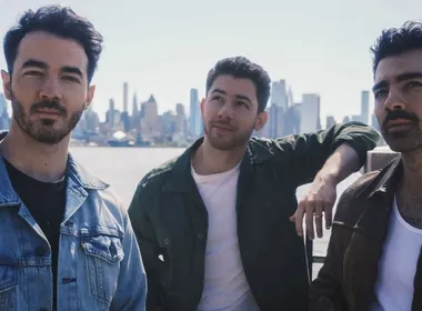 Imagem ilustrativa da imagem Jonas Brothers celebra a volta às origens em novo álbum
