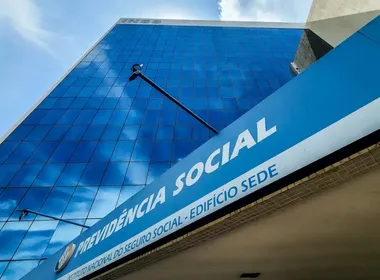 Imagem ilustrativa da imagem Justiça libera R$ 1,4 bi para pagar atrasados do INSS; veja quem recebe