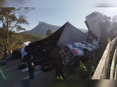 Maikel e Ronald informaram que uma pane no sistema elétrico da embarcação os deixou a deriva