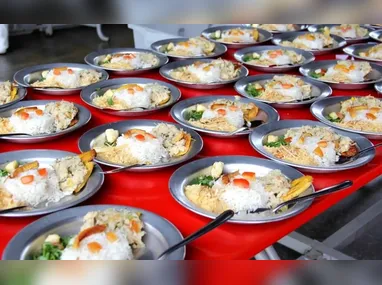 Imagem ilustrativa da imagem Alimentos afetados por tarifaço de Trump poderão ir para merenda escolar no Brasil