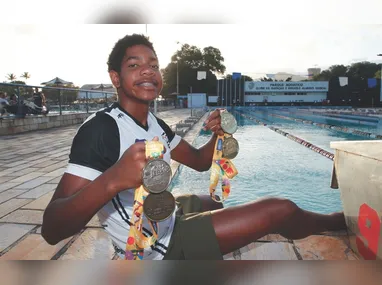 Os alunos Hayane, Pedro Henrique, Karoline, Mateus e Emily, da escola Professor Fernando Duarte Rabelo: melhor aprendizado