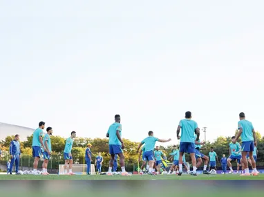 Atletas estão jogando na  Praça Encontro das Águas, em Jacaraípe
