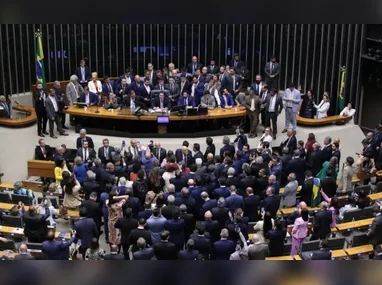 Motta decide pelo afastamento de 5 deputados por até 6 meses por causa de motim