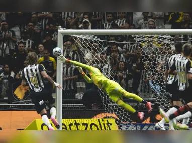 Rafael é expulso, Jandrei perde pênalti, e Athletico elimina o São Paulo