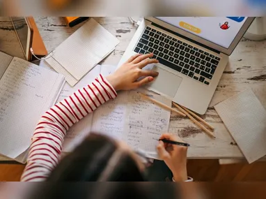 Imagem ilustrativa da imagem Brasil tem pela 1ª vez mais alunos em EAD do que em cursos presenciais