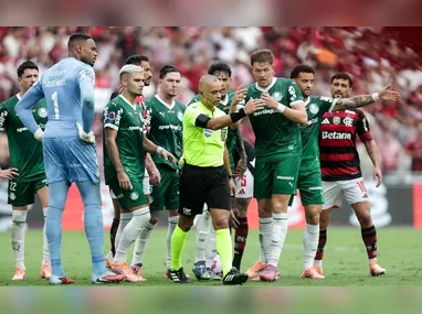 Imagem ilustrativa da imagem CBF divulga áudio do VAR nas reclamações do Palmeiras: 'Encontrão' e 'sem impacto'
