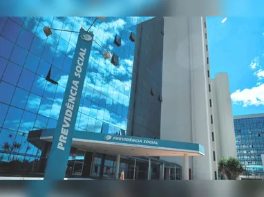Moraes pede sessão extra para julgamento de Bolsonaro no STF