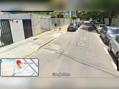 Projeto da vila de natal com árvores flutuantes e um chafariz na lagoa do parque O Cravo e a Rosa