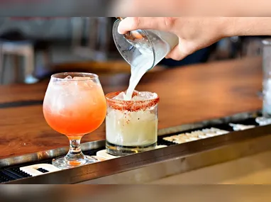 Imagem ilustrativa da imagem Câmara aprova urgência para crime hediondo de falsificação de bebidas