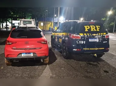 Jovem e adolescente foram vistos dentro da Academia da Polícia Militar