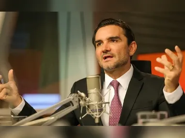 O deputado federal Eduardo Bolsonaro e o blogueiro Paulo Figueiredo foram denunciados ao Supremo pelo crime de coação no curso do processo
