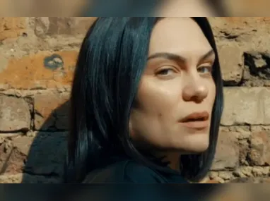 Internautas apontaram que Catherine Zeta-Jones teria naturalizado uma visão imprópria