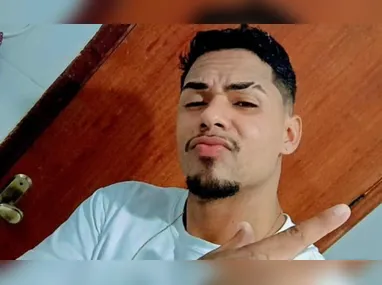 Foram apreendidos entorpecentes, dinheiro e diversos aparelhos celulares