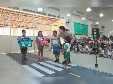 Personagens animaram a inauguração do CMEI TI Sebastião Perovano