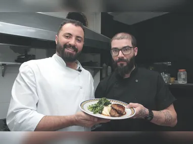 Rosbife pronto para ser servido.