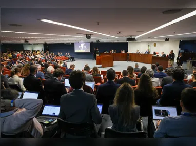 É possível que a maioria dos votos pela condenação de Bolsonaro seja atingida nesta quarta-feira