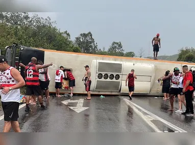 Jhennifer Gouveia (d), do Brasil, disputa lance com Lisa Boattin, da Itália, durante partida amistosa internacional de futebol feminino disputada no Estádio Ennio Tardini, em Parma, na Itália